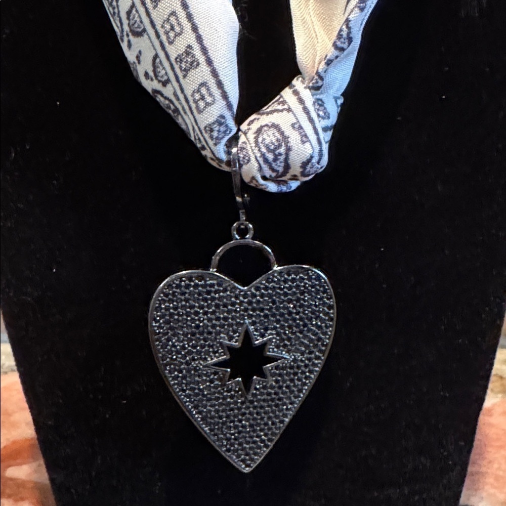 Bandana Babe Knotted Heart Charm Scarf Necklace - Black and Ivory -NWOT - Picture 7 of 8